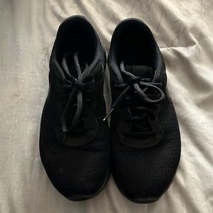 Used like new youth Nike running shoe.  Black size 5.5 boys